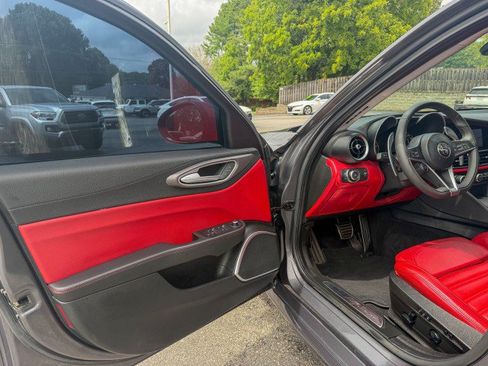 Used 2018 Alfa Romeo Giulia Ti Sport w/ Quick Order Package 22S Sport AWD/4WD image 11