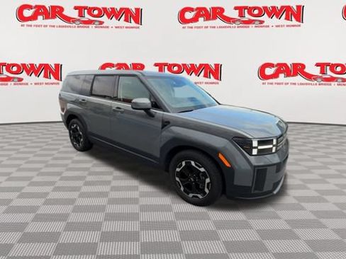 Used 2025 Hyundai Santa Fe SE AWD/4WD image 2