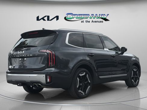 Used 2024 Kia Telluride EX w/ EX Captain's Chair Package FWD image 6