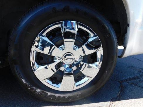 Used 2010 Chrysler Town & Country LX image 9