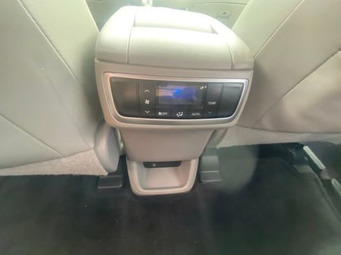 Used 2015 Toyota Highlander Limited FWD image 19