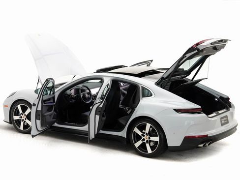 Used 2025 Porsche Panamera 4 image 30