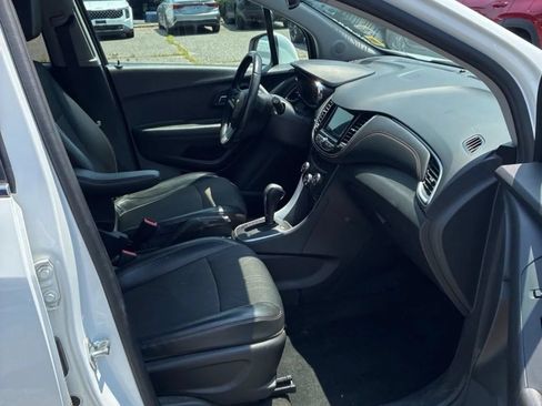 Used 2019 Chevrolet Trax LT w/ LT Convenience Package AWD/4WD image 5