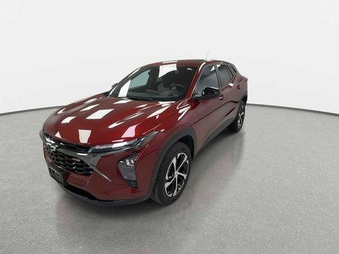 Used 2025 Chevrolet Trax RS w/ Driver Confidence Package image 4