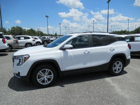 Used 2024 GMC Terrain SLE w/ Driver Convenience Package AWD/4WD image 4