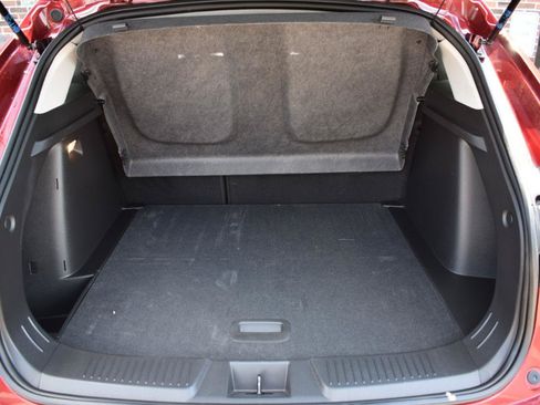 Used 2024 Chevrolet Trax LT w/ Sunroof Package FWD image 38