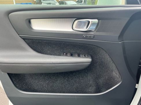 Used 2019 Volvo XC40 T5 Momentum AWD/4WD image 18
