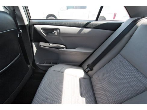Used 2015 Toyota Camry SE FWD image 12