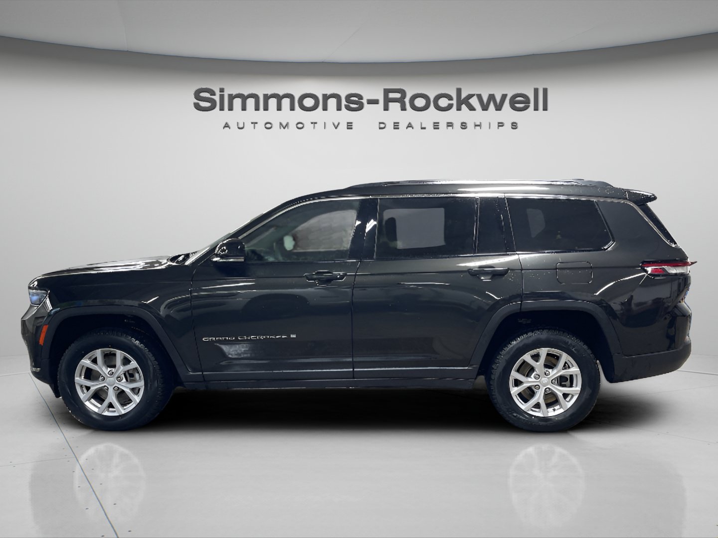 Used 2024 Jeep Grand Cherokee L Limited AWD/4WD image 2