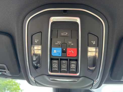 Used 2022 Jeep Grand Cherokee Limited 4xe AWD/4WD image 11