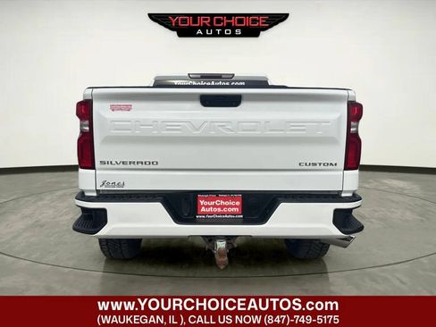 Used 2019 Chevrolet Silverado 1500 Custom w/ Custom Convenience Package AWD/4WD image 4