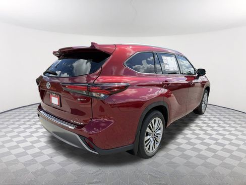 New 2026 Toyota Highlander Platinum image 7