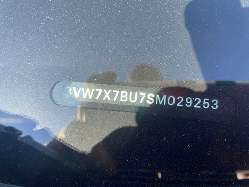 Used 2025 Volkswagen Jetta SE image 30