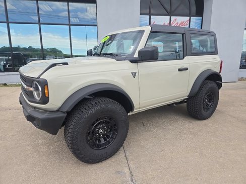Used 2026 Ford Bronco 2-Door w/ Sasquatch Package AWD/4WD image 3