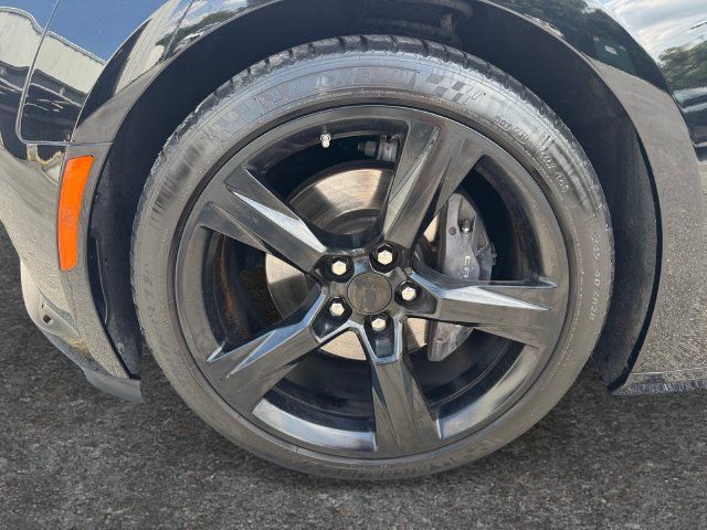 Used 2017 Chevrolet Camaro SS RWD image 9