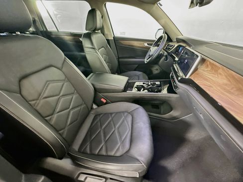 Used 2025 Volkswagen Atlas SE AWD/4WD image 33