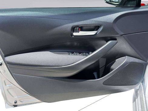 Used 2021 Toyota Corolla LE FWD image 19