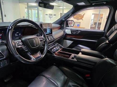 Used 2021 Lincoln Navigator Reserve w/ Luxury Package AWD/4WD image 16