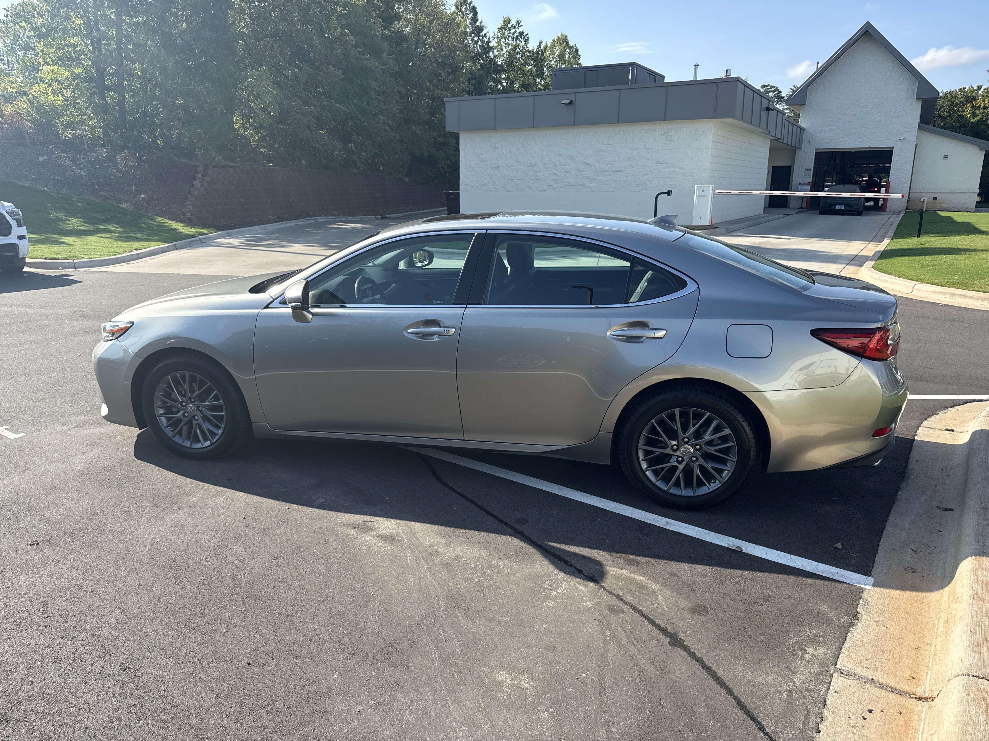 Used 2018 Lexus ES 350 w/ Navigation System Package FWD image 7