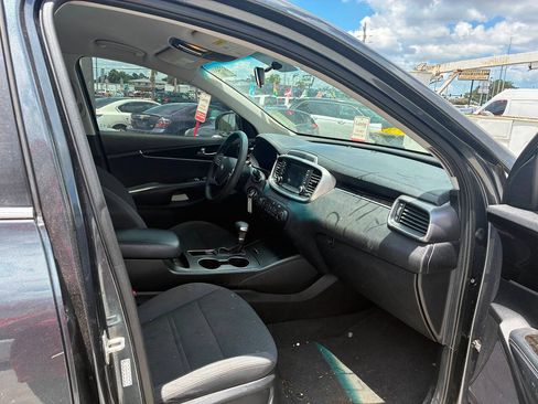 Used 2020 Kia Sorento FWD V6 image 9