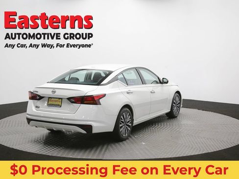 Used 2025 Nissan Altima 2.5 SV FWD image 39