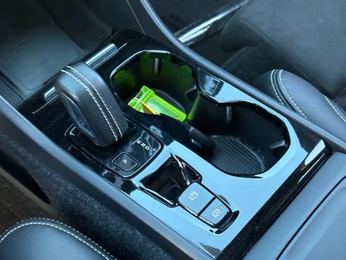 Certified 2022 Volvo XC40 T5 R-Design w/ Advanced Package image 21