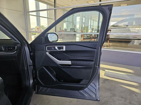 Used 2023 Ford Explorer XLT w/ Equipment Group 202A AWD/4WD image 11