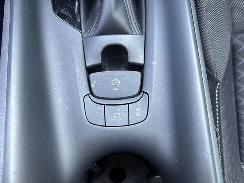 Used 2020 Toyota C-HR LE FWD image 19