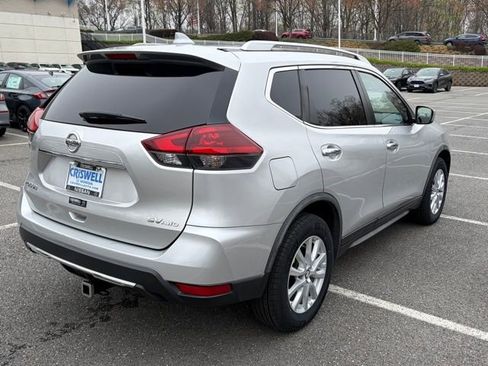 Used 2018 Nissan Rogue SV AWD/4WD image 8
