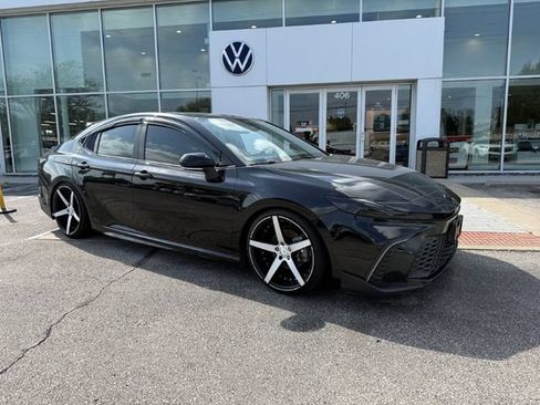 Used 2025 Toyota Camry SE w/ Convenience Package FWD image 1