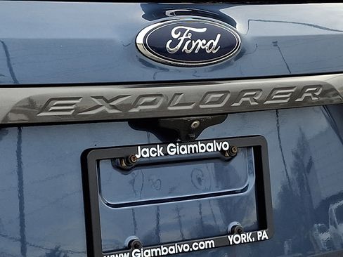 Used 2018 Ford Explorer XLT w/ Equipment Group 202A image 30