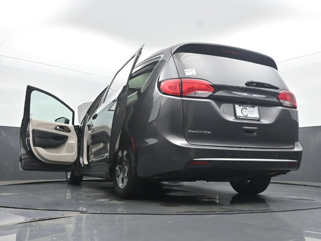 Used 2017 Chrysler Pacifica Touring-L Plus FWD image 63