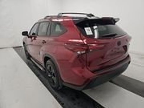 Used 2024 Toyota Highlander XLE image 4