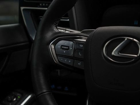 Certified 2025 Lexus GX 550 w/ Cold Area Package image 16