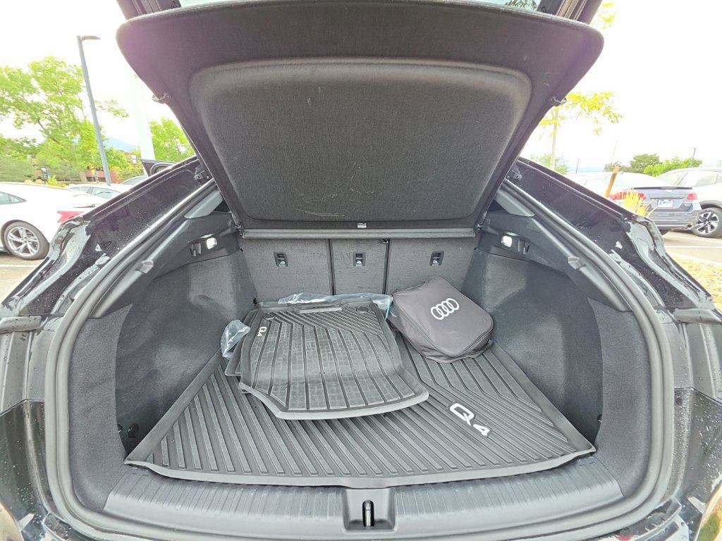 Used 2024 Audi Q4 e-tron Premium Plus AWD/4WD image 23