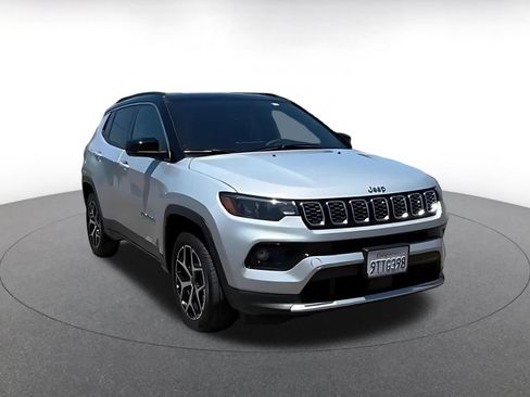 Used 2025 Jeep Compass Limited AWD/4WD image 3