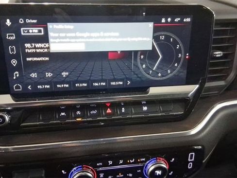 Used 2025 GMC Sierra 1500 SLT image 11