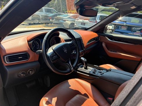 Used 2019 Maserati Levante AWD/4WD image 30
