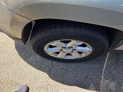 Used 2015 GMC Acadia SLE image 10