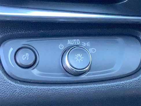 Used 2024 Buick Envista Preferred w/ Convenience II Package image 18