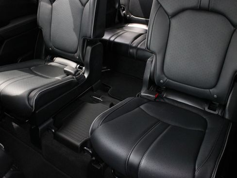 Used 2025 Honda Pilot Elite image 17