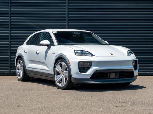 Used 2025 Porsche Macan Electric image 10