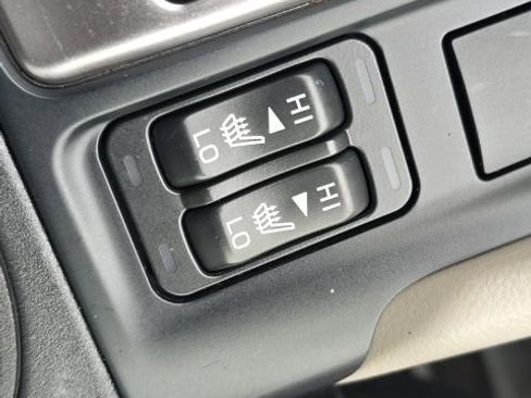 Certified 2023 Subaru Forester Premium image 17