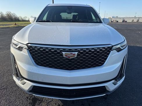 Used 2025 Cadillac XT6 Premium Luxury w/ Technology Package image 2