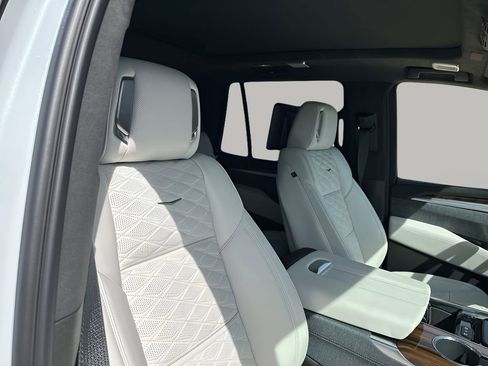 New 2026 Cadillac Escalade Platinum Sport w/ LPO, Floor Liner Package image 19