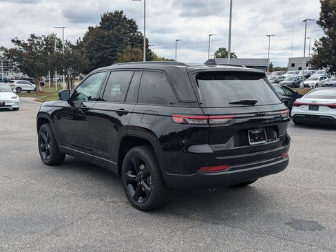 New 2025 Jeep Grand Cherokee image 7