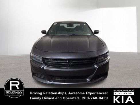 Used 2016 Dodge Charger SXT image 3