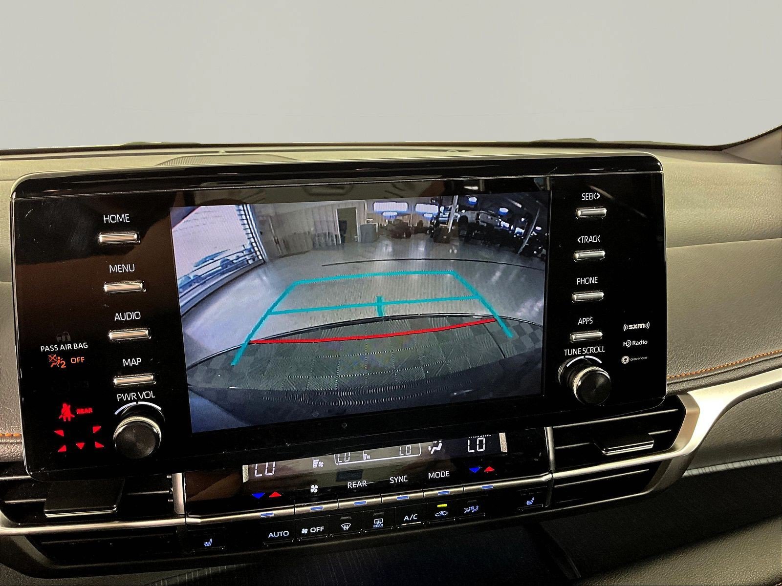 Used 2021 Toyota Sienna XSE FWD image 13