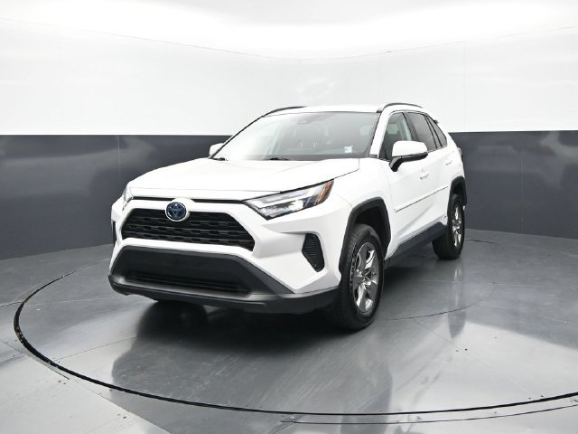 Used 2024 Toyota RAV4 LE AWD/4WD image 4