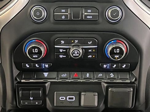 Used 2020 Chevrolet Silverado 2500 LTZ AWD/4WD image 21